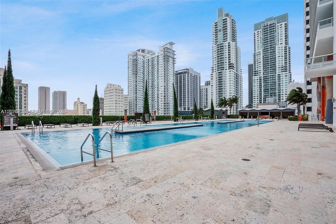 For Rent: $2,750 (1 beds, 1 baths, 845 Square Feet)