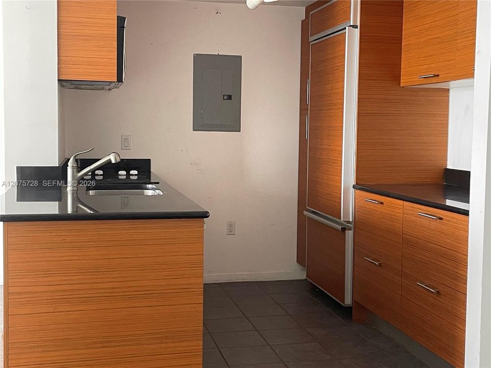 For Rent: $2,750 (1 beds, 1 baths, 845 Square Feet)