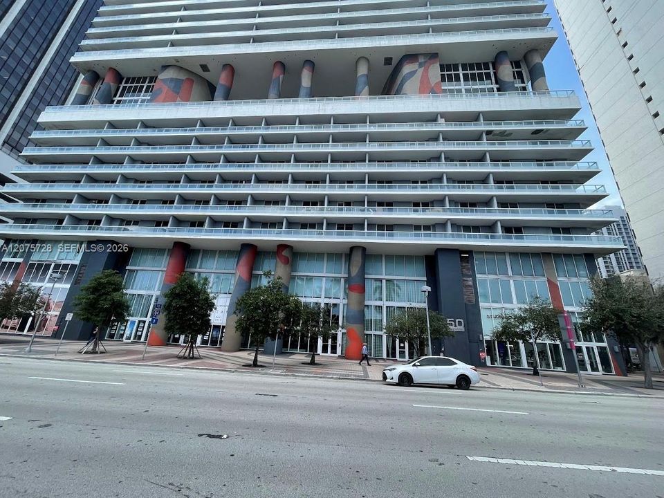 For Rent: $2,750 (1 beds, 1 baths, 845 Square Feet)