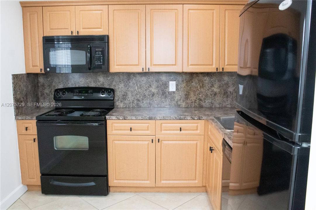 На продажу: $249,000 (1 спален, 1 ванн, 712 Квадратных фут)
