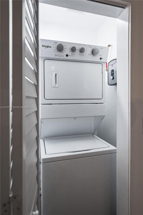 For Rent: $6,895 (2 beds, 2 baths, 1389 Square Feet)