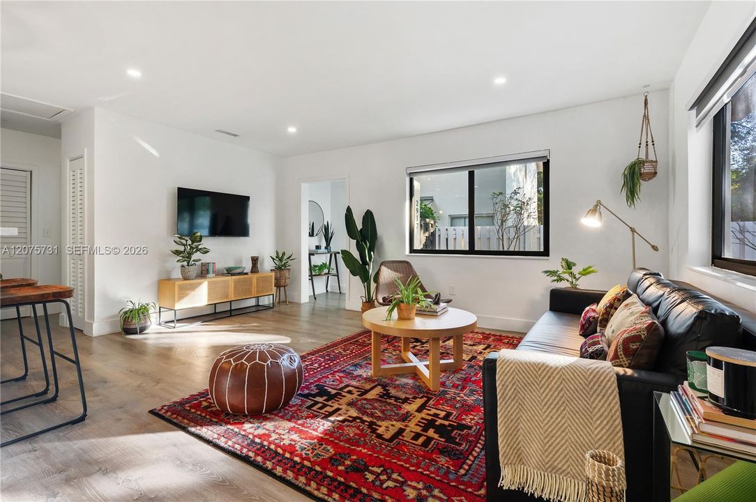 For Rent: $6,895 (2 beds, 2 baths, 1389 Square Feet)