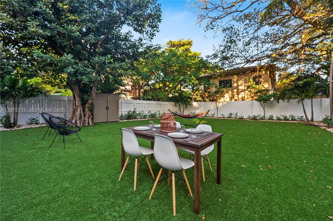 For Rent: $6,895 (2 beds, 2 baths, 1389 Square Feet)