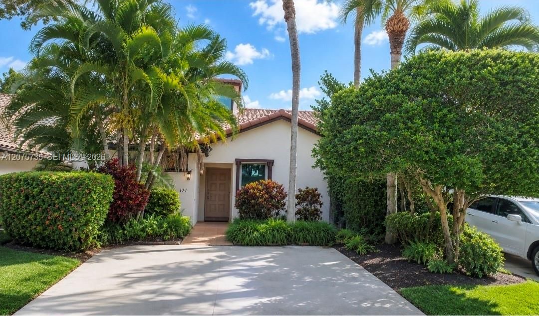 For Sale: $405,000 (2 beds, 2 baths, 1352 Square Feet)