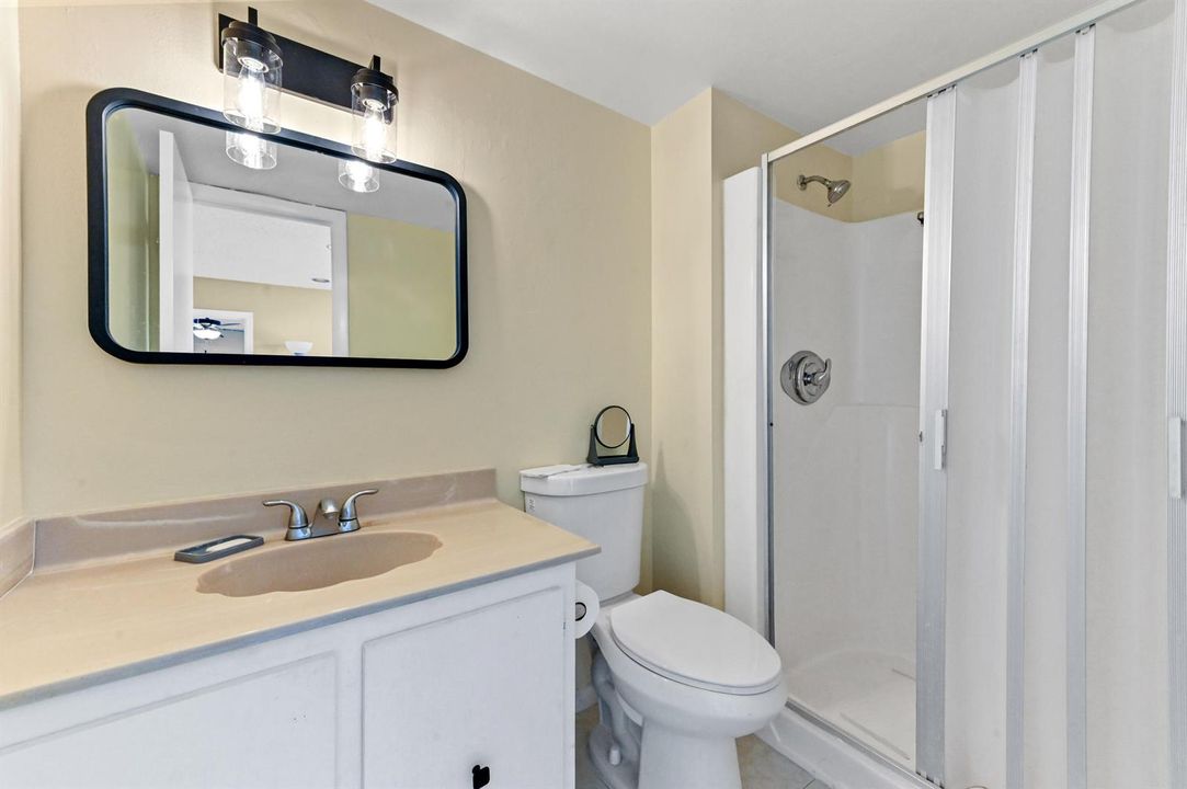 14 Bathroom 01