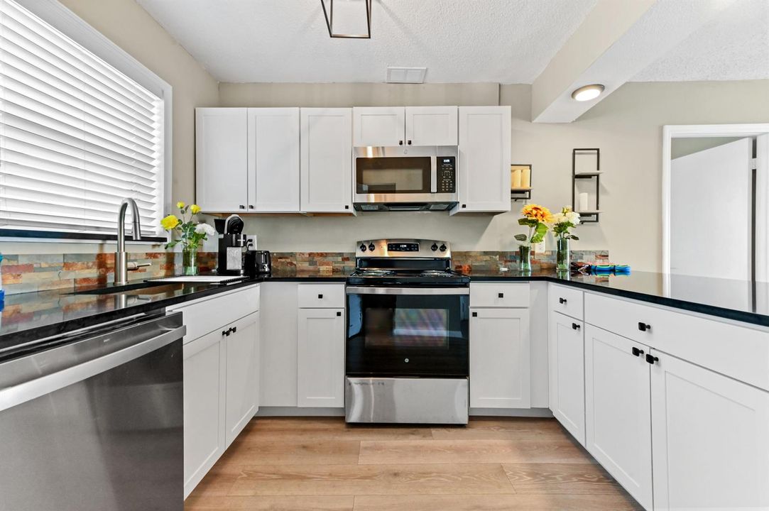 09 Kitchen 02