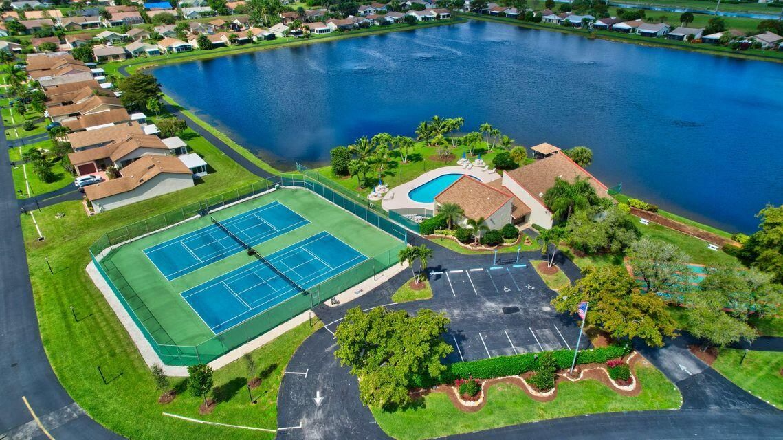 Mirror Lakes community aerial