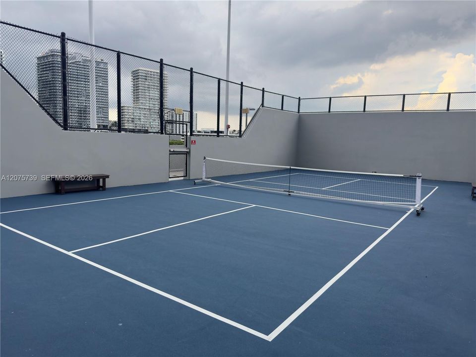 For Sale: $448,000 (1 beds, 1 baths, 622 Square Feet)