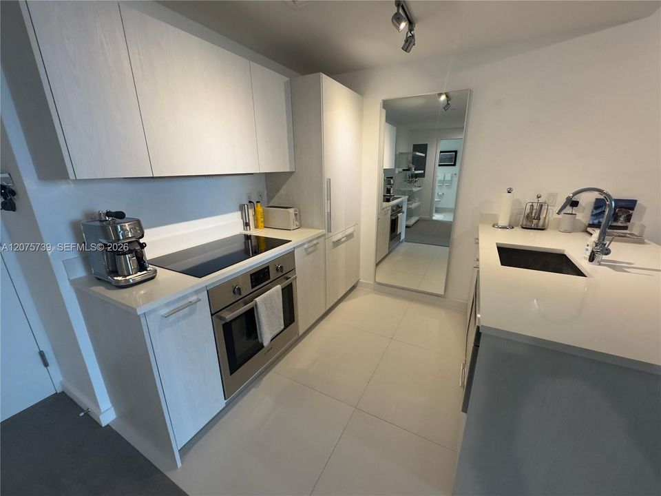 For Sale: $448,000 (1 beds, 1 baths, 622 Square Feet)
