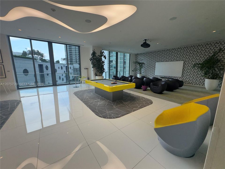 For Sale: $448,000 (1 beds, 1 baths, 622 Square Feet)