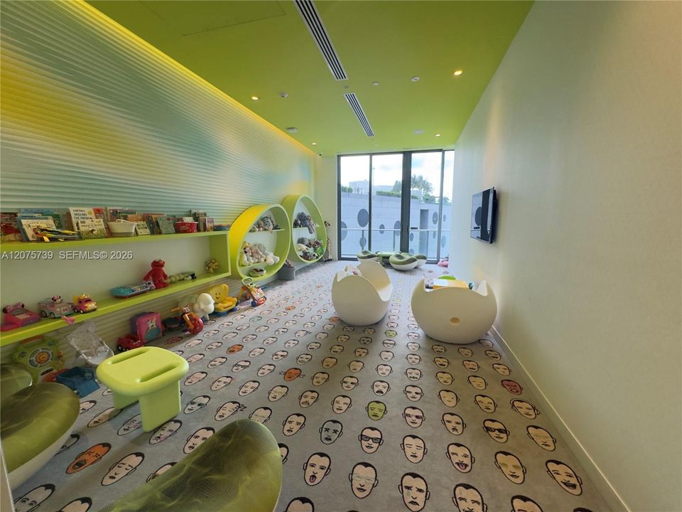 For Sale: $448,000 (1 beds, 1 baths, 622 Square Feet)