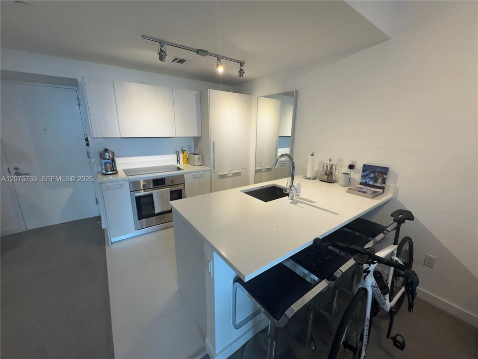 For Sale: $448,000 (1 beds, 1 baths, 622 Square Feet)