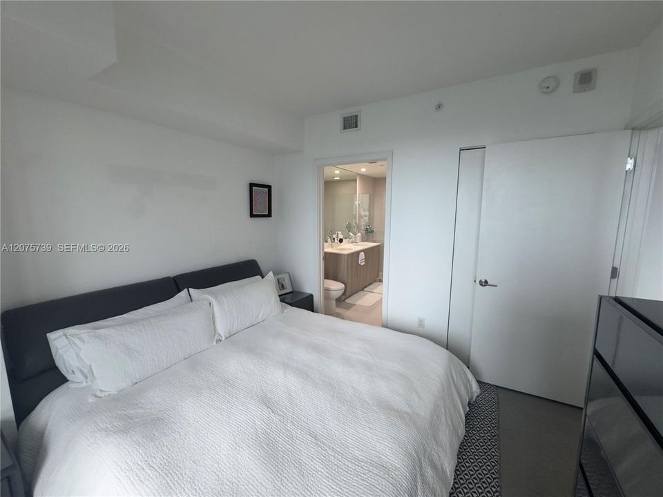 For Sale: $448,000 (1 beds, 1 baths, 622 Square Feet)