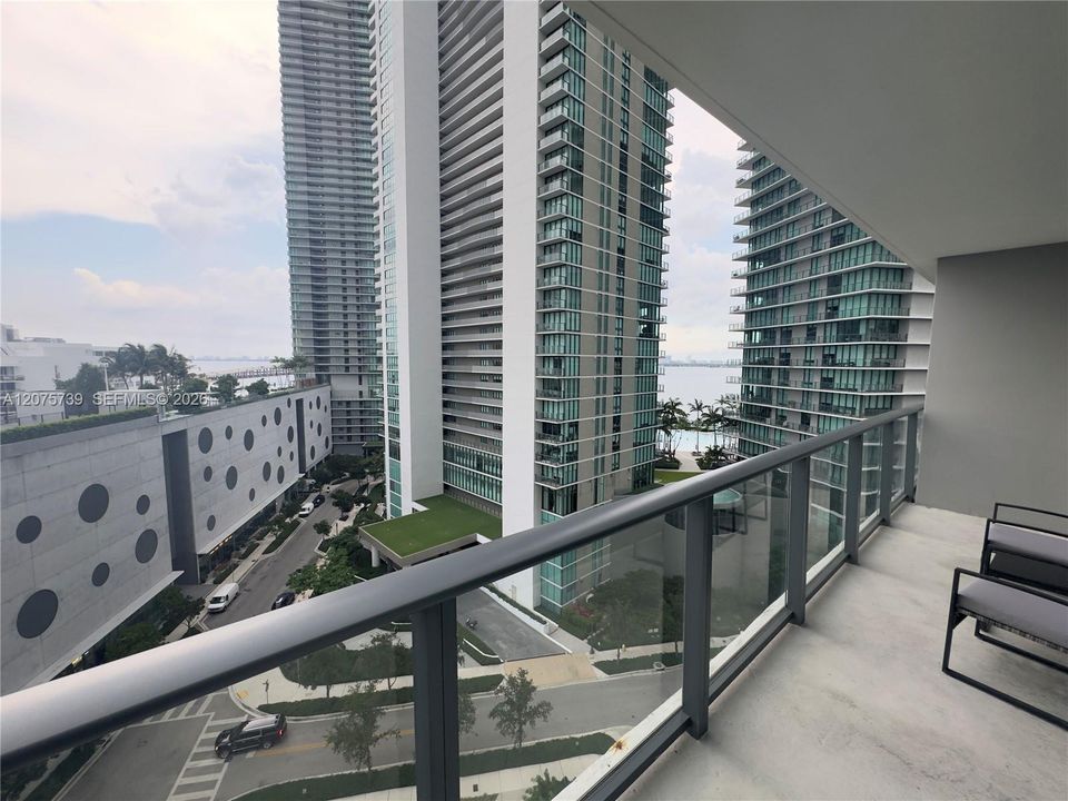 For Sale: $448,000 (1 beds, 1 baths, 622 Square Feet)