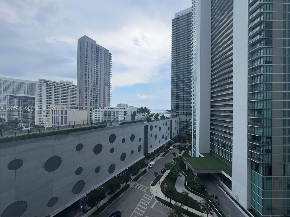For Sale: $448,000 (1 beds, 1 baths, 622 Square Feet)