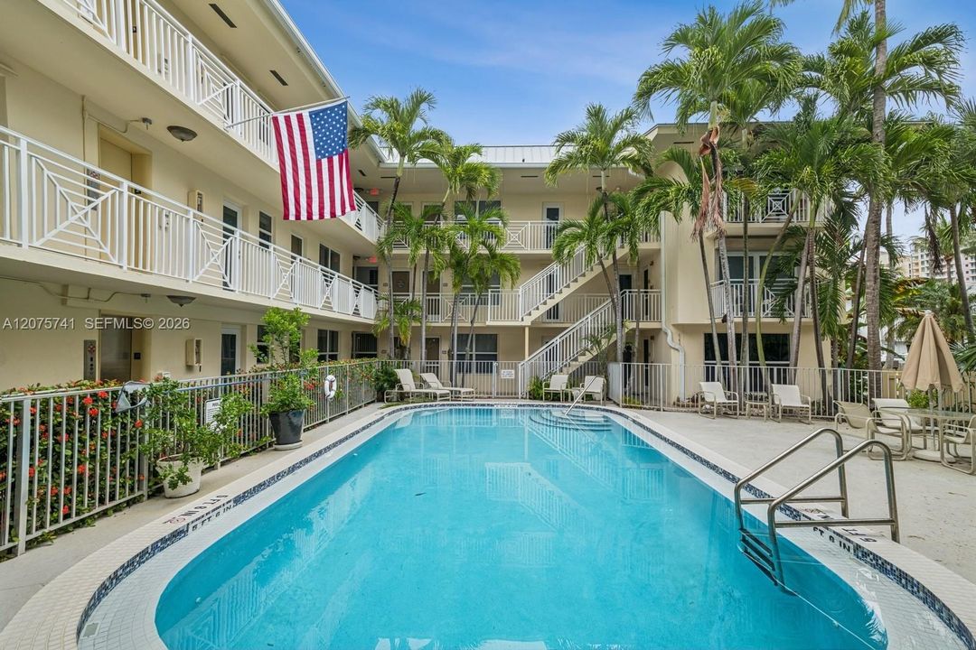 For Sale: $459,000 (1 beds, 1 baths, 608 Square Feet)