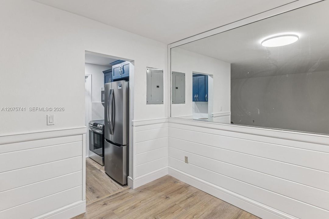 For Sale: $459,000 (1 beds, 1 baths, 608 Square Feet)