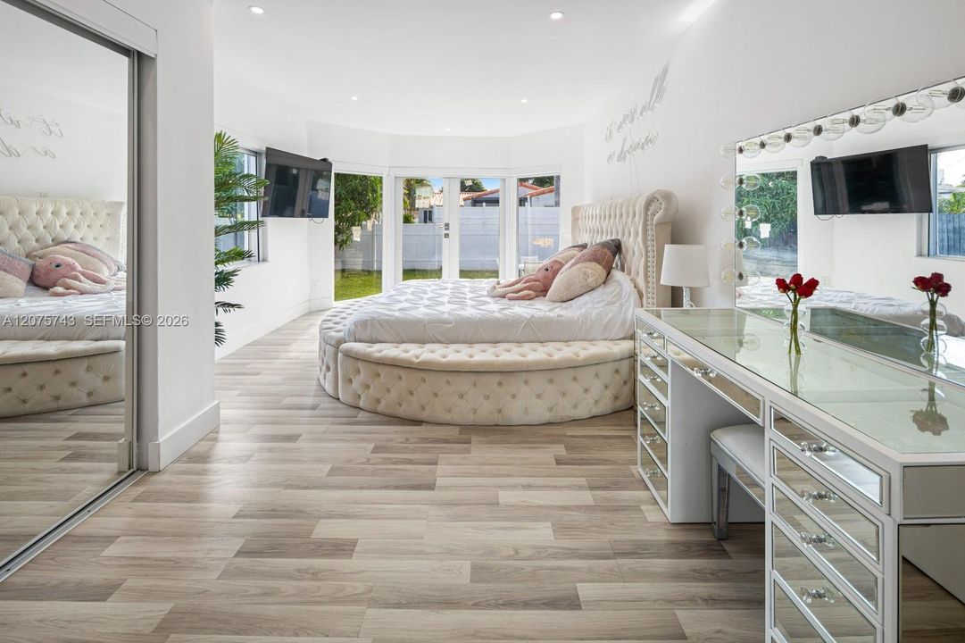 For Sale: $890,000 (3 beds, 2 baths, 2005 Square Feet)
