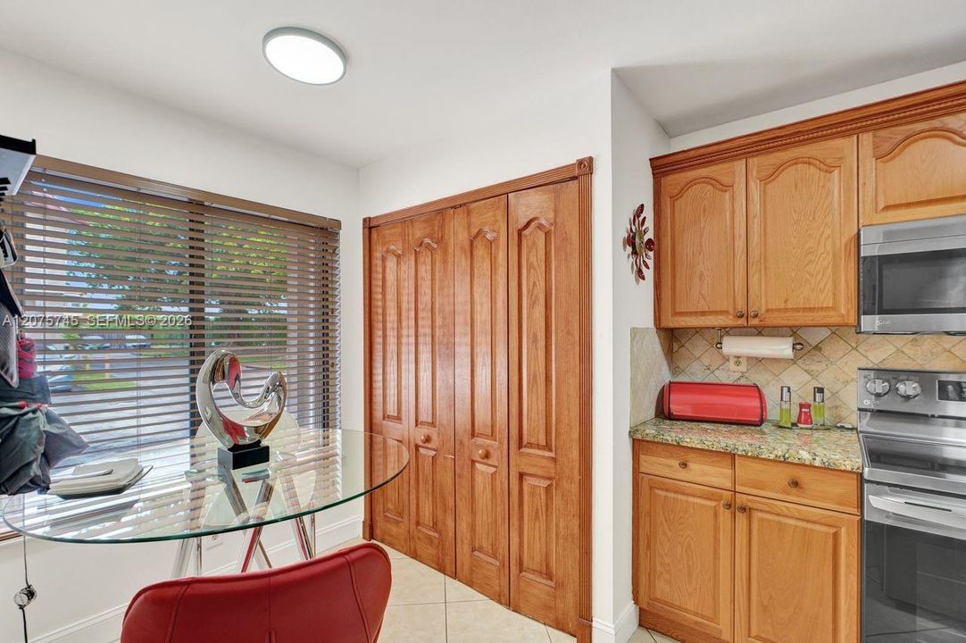 En Venta: $355,000 (2 camas, 2 baños, 1300 Pies cuadrados)