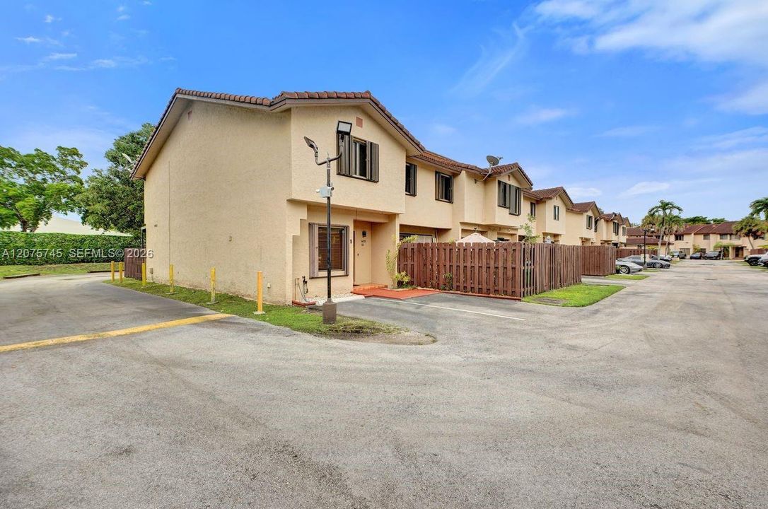 En Venta: $355,000 (2 camas, 2 baños, 1300 Pies cuadrados)