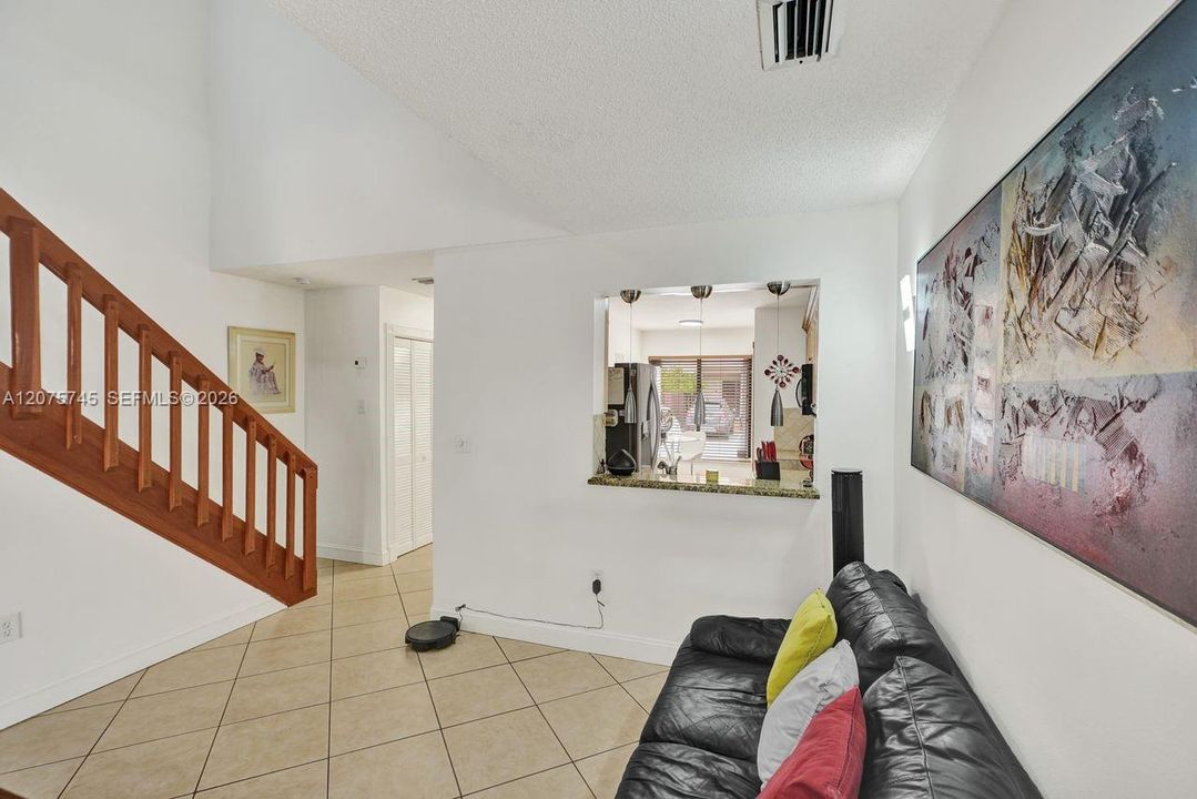 En Venta: $355,000 (2 camas, 2 baños, 1300 Pies cuadrados)