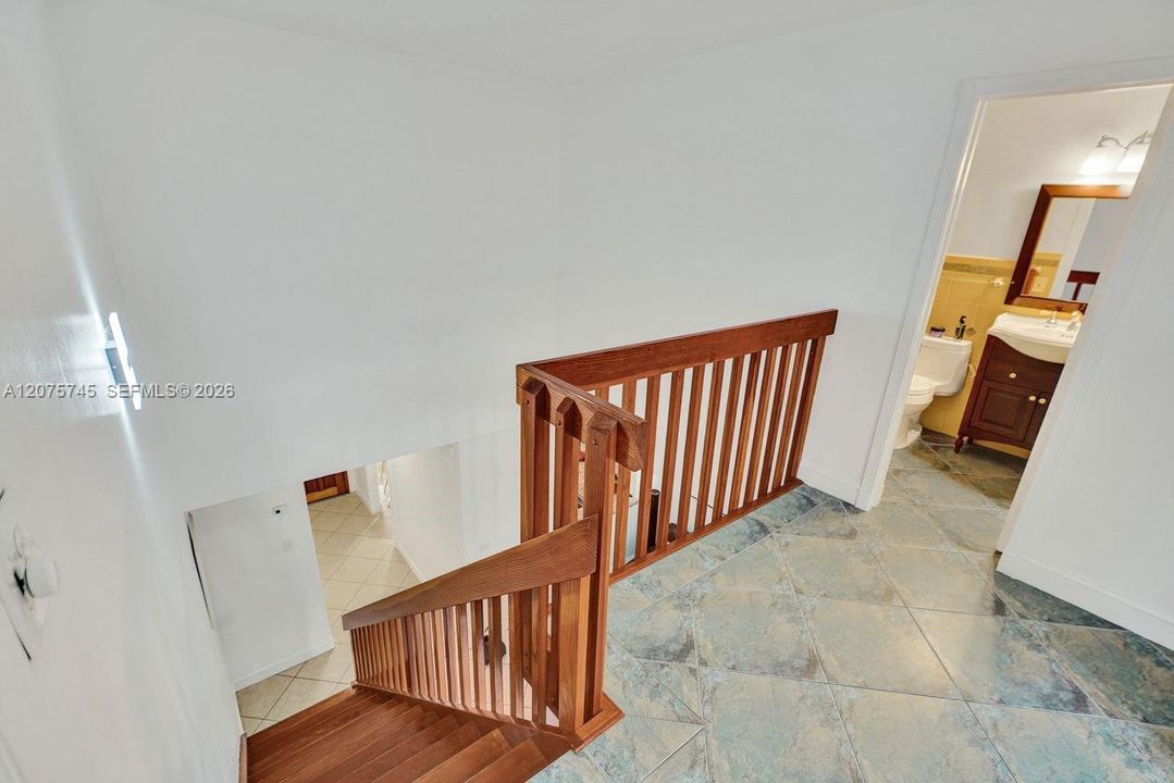 En Venta: $355,000 (2 camas, 2 baños, 1300 Pies cuadrados)