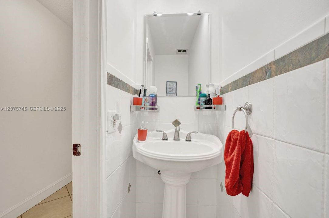En Venta: $355,000 (2 camas, 2 baños, 1300 Pies cuadrados)