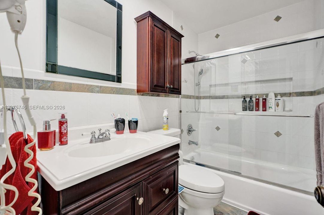 En Venta: $355,000 (2 camas, 2 baños, 1300 Pies cuadrados)