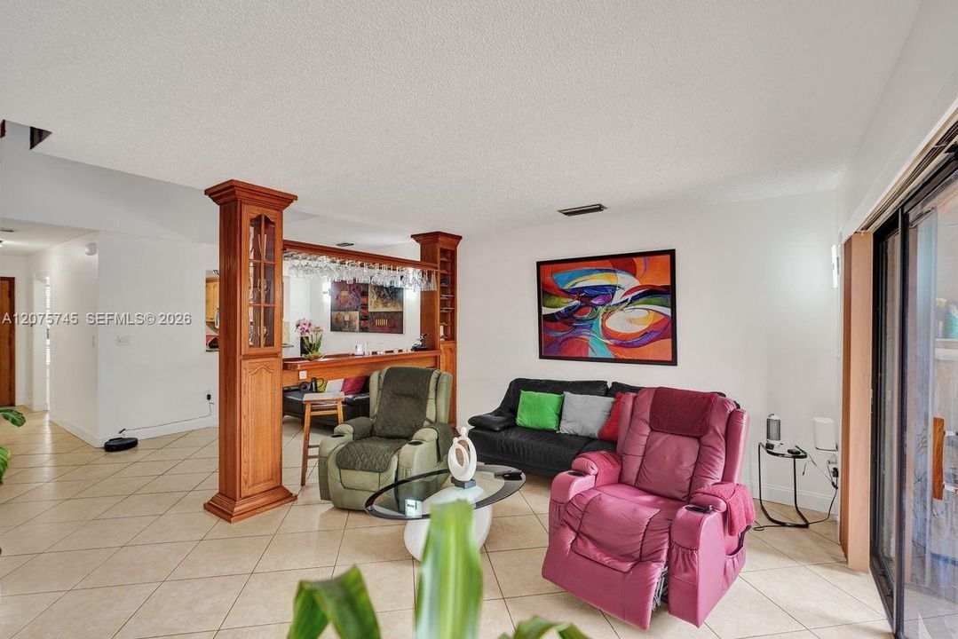 En Venta: $355,000 (2 camas, 2 baños, 1300 Pies cuadrados)