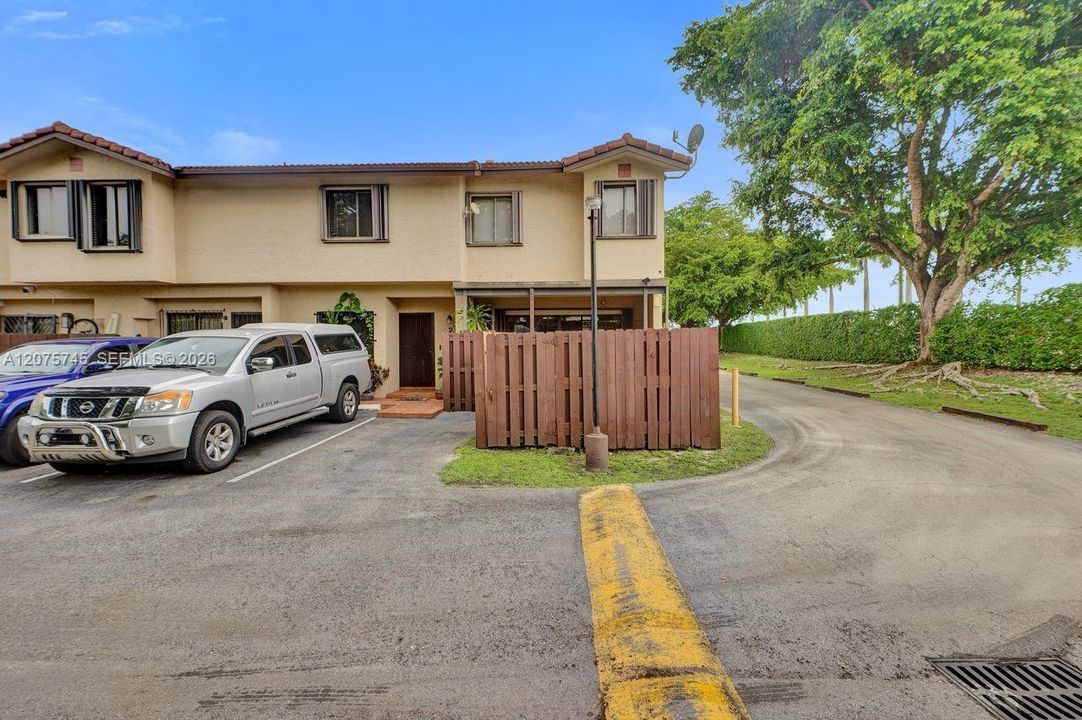 En Venta: $355,000 (2 camas, 2 baños, 1300 Pies cuadrados)