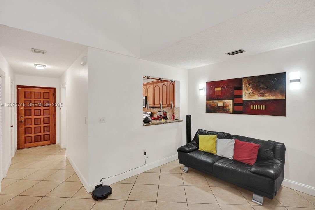 En Venta: $355,000 (2 camas, 2 baños, 1300 Pies cuadrados)