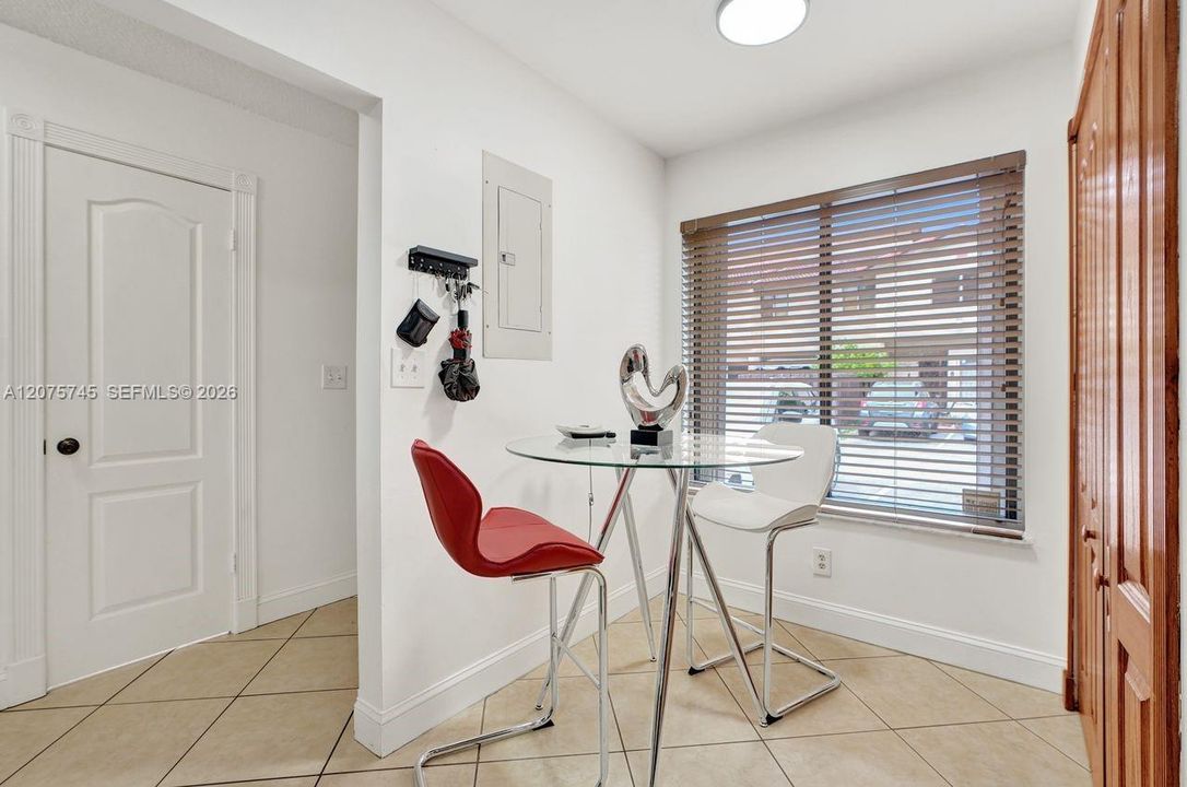En Venta: $355,000 (2 camas, 2 baños, 1300 Pies cuadrados)