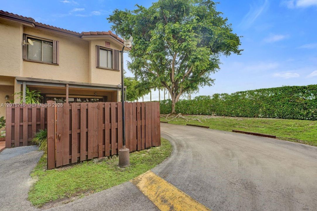 En Venta: $355,000 (2 camas, 2 baños, 1300 Pies cuadrados)
