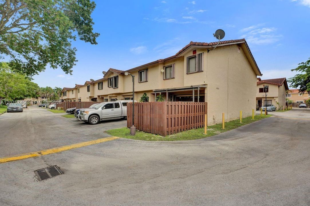 En Venta: $355,000 (2 camas, 2 baños, 1300 Pies cuadrados)