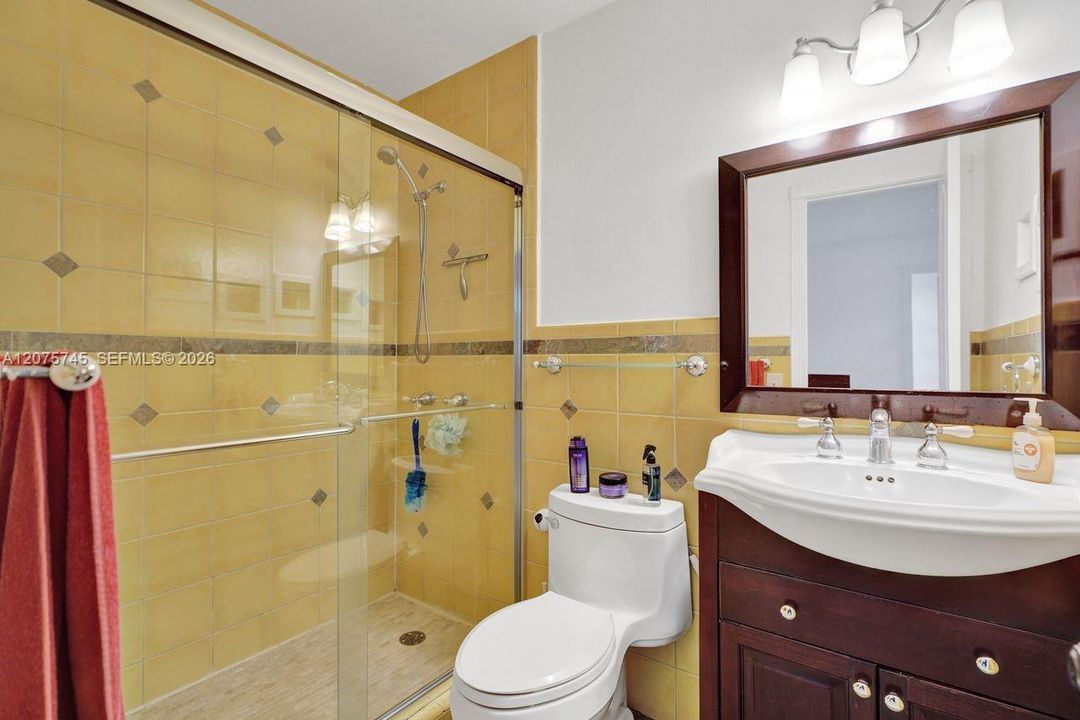 En Venta: $355,000 (2 camas, 2 baños, 1300 Pies cuadrados)