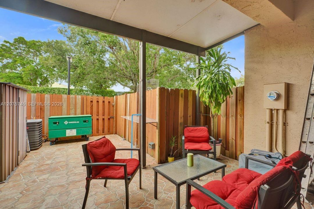 En Venta: $355,000 (2 camas, 2 baños, 1300 Pies cuadrados)