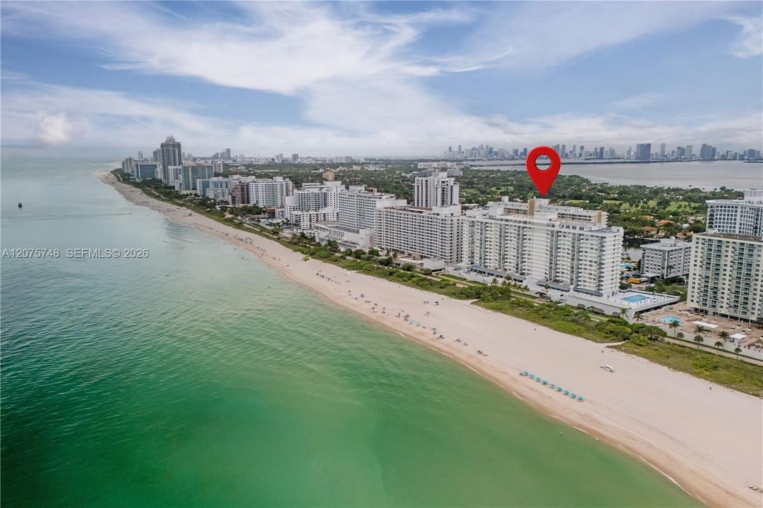 For Sale: $540,000 (1 beds, 2 baths, 910 Square Feet)
