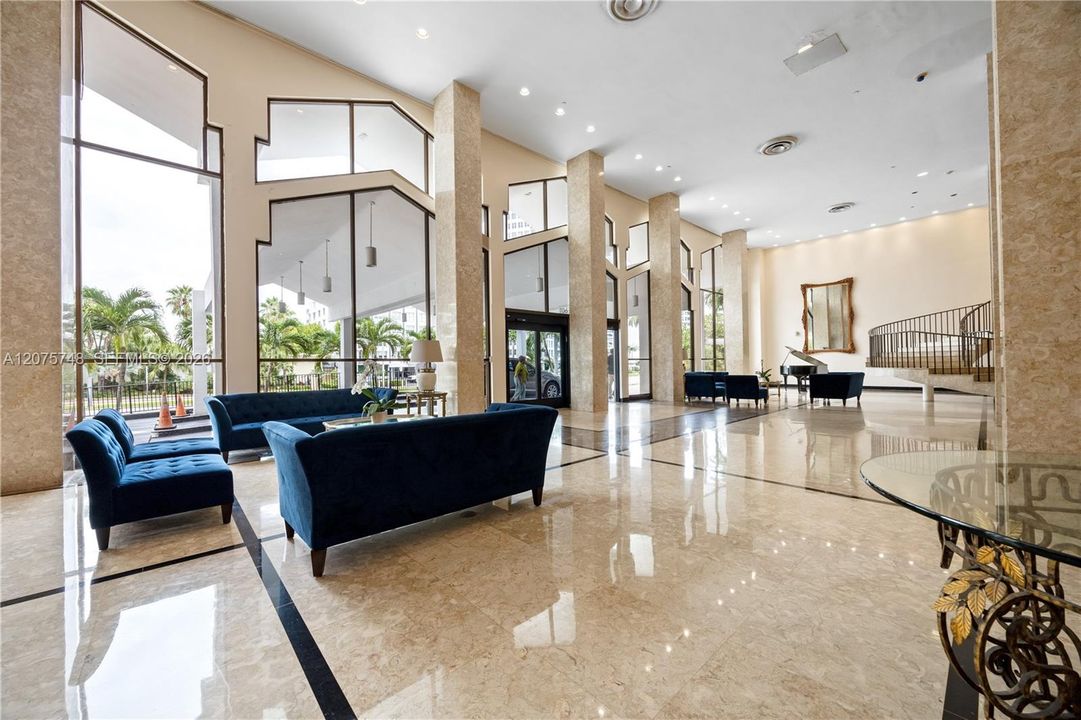 For Sale: $540,000 (1 beds, 2 baths, 910 Square Feet)