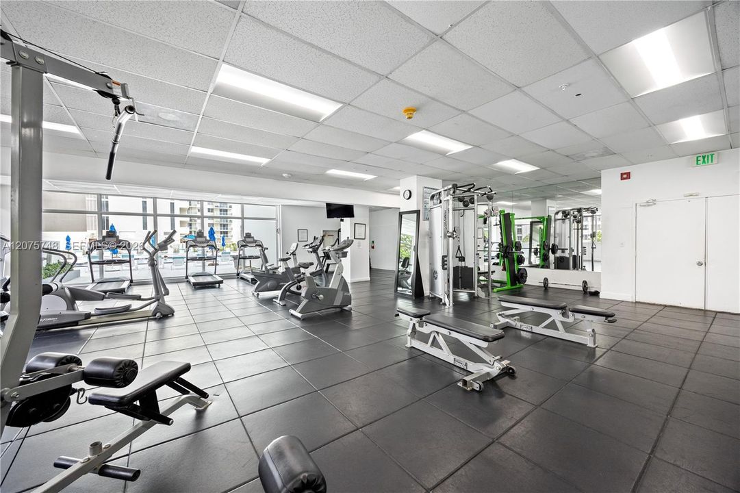 For Sale: $540,000 (1 beds, 2 baths, 910 Square Feet)