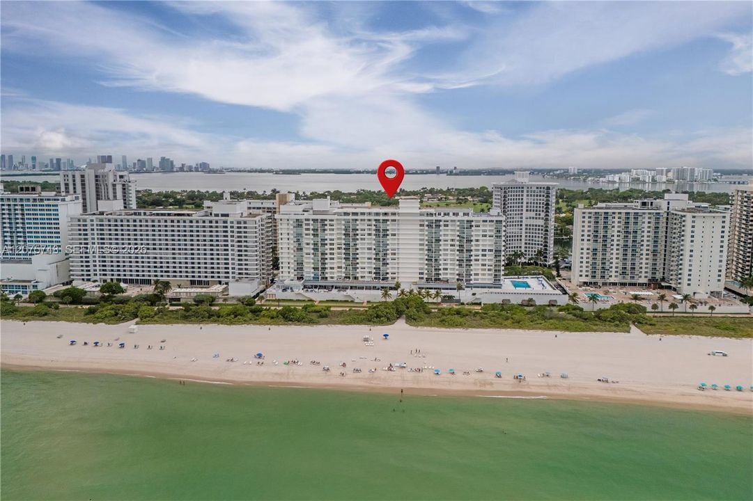 For Sale: $540,000 (1 beds, 2 baths, 910 Square Feet)