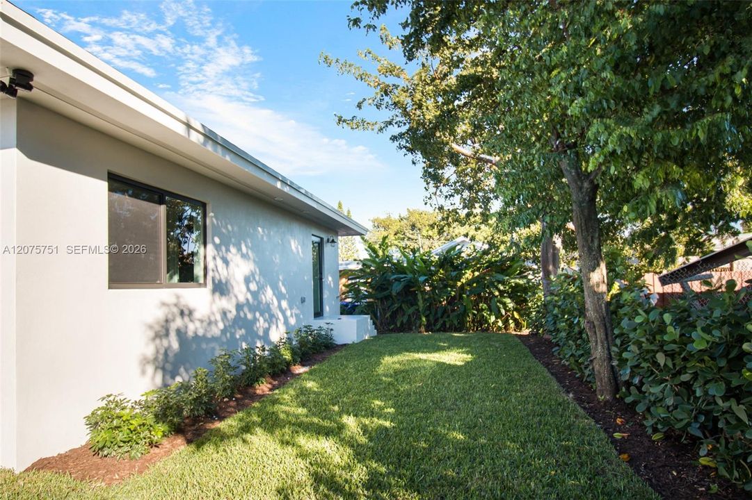 For Rent: $3,750 (3 beds, 3 baths, 1356 Square Feet)