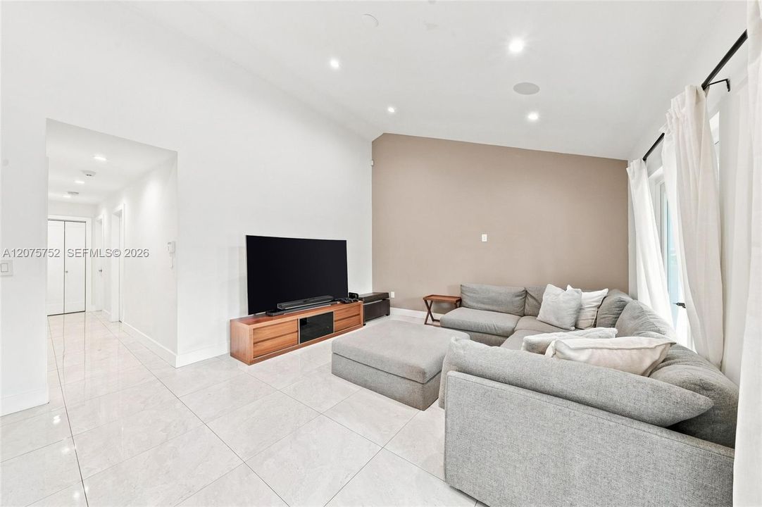 For Sale: $1,350,000 (4 beds, 2 baths, 2132 Square Feet)