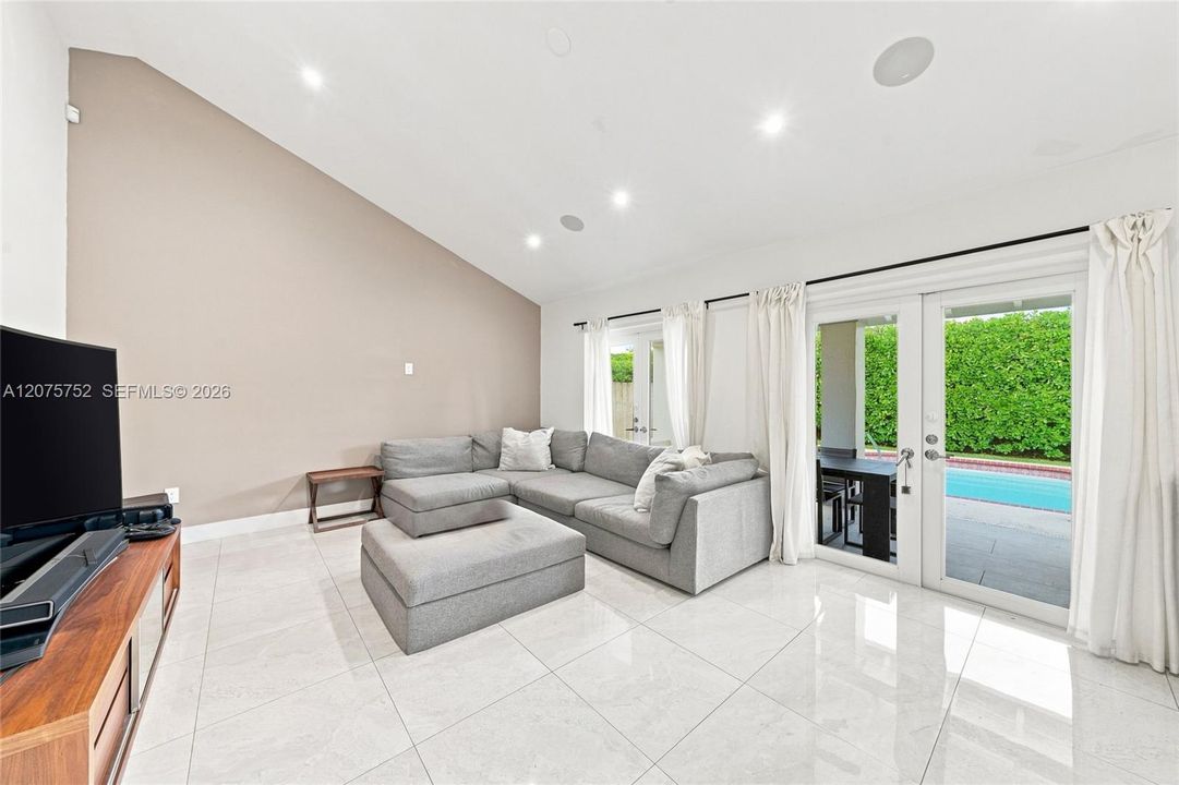 For Sale: $1,350,000 (4 beds, 2 baths, 2132 Square Feet)