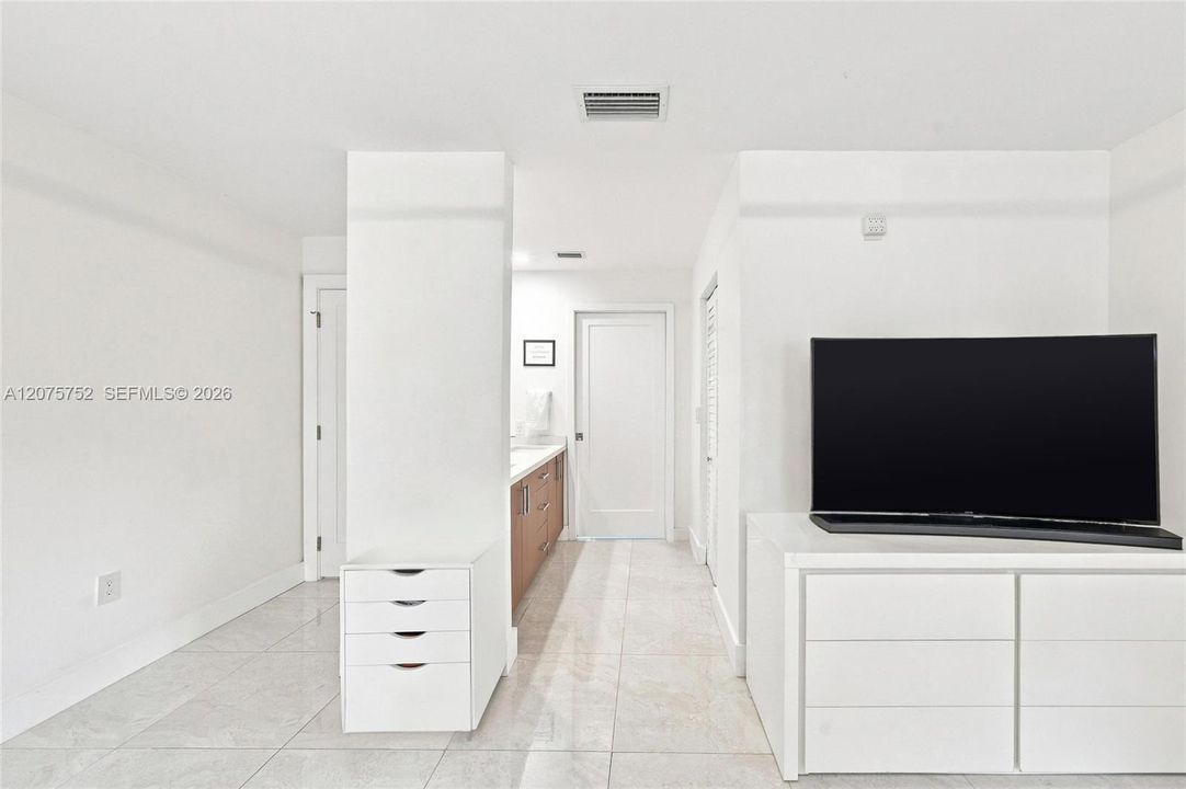 For Sale: $1,350,000 (4 beds, 2 baths, 2132 Square Feet)