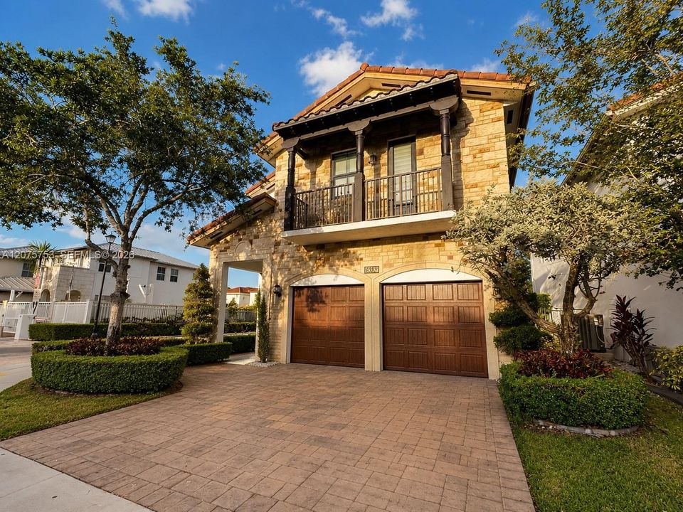 For Rent: $8,000 (5 beds, 4 baths, 3205 Square Feet)
