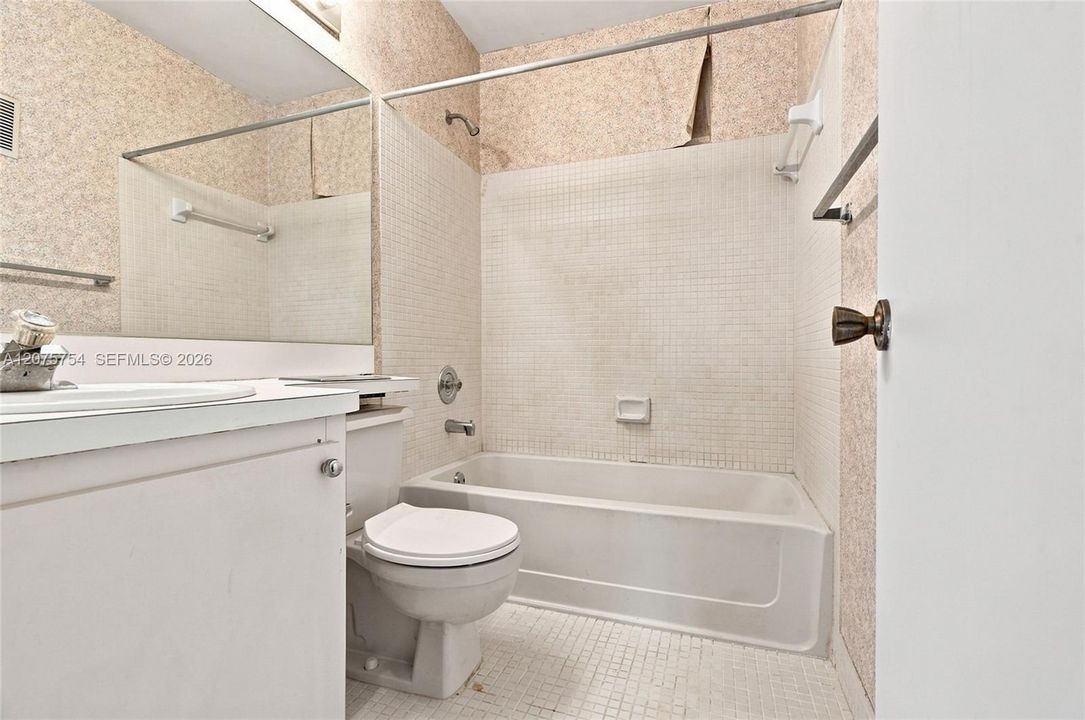 For Sale: $350,000 (3 beds, 2 baths, 971 Square Feet)
