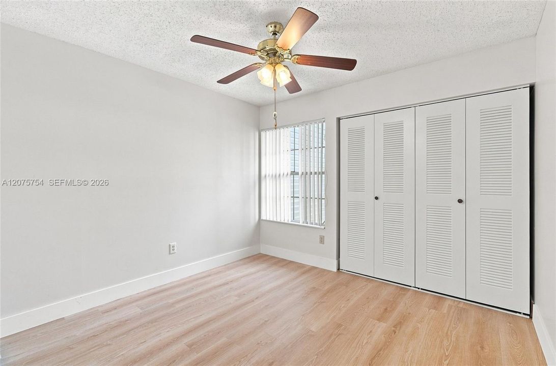 For Sale: $350,000 (3 beds, 2 baths, 971 Square Feet)