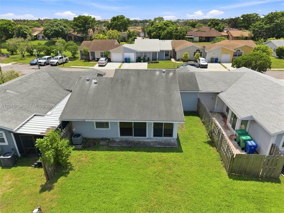 For Sale: $350,000 (3 beds, 2 baths, 971 Square Feet)