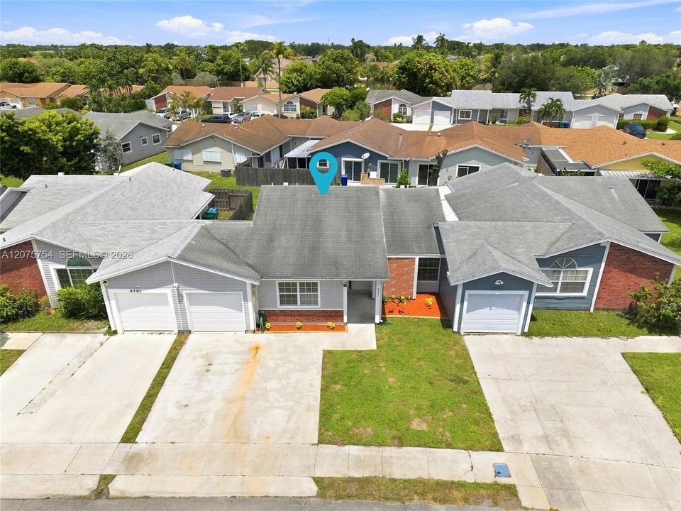 For Sale: $350,000 (3 beds, 2 baths, 971 Square Feet)