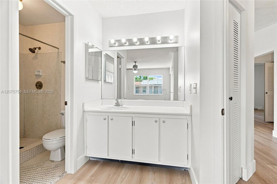 For Sale: $350,000 (3 beds, 2 baths, 971 Square Feet)